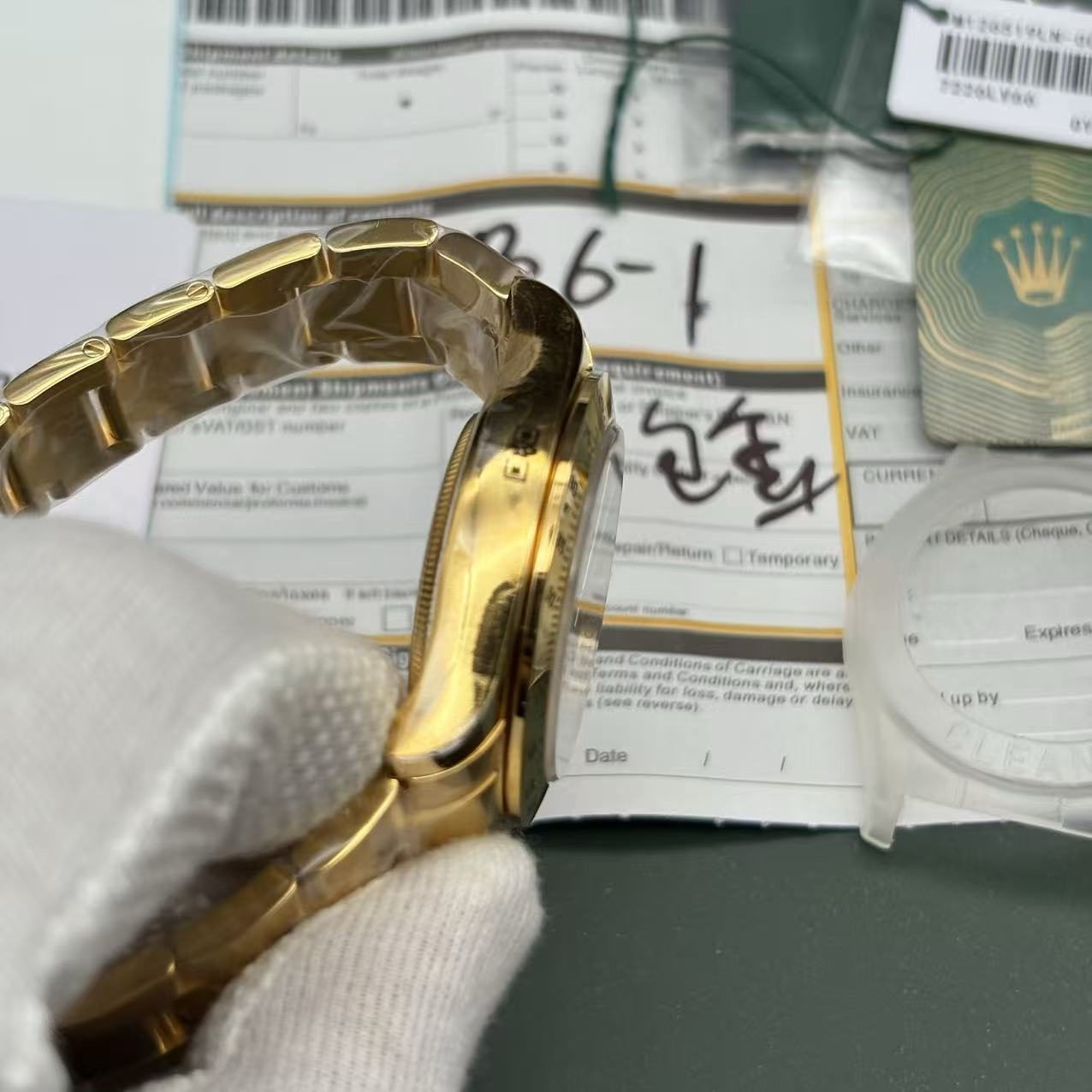 091231f89c557892fde26707e170e0c3 Super Clone Rolex Daytona Gold with Blue Dial 116528 Replica - Image 9