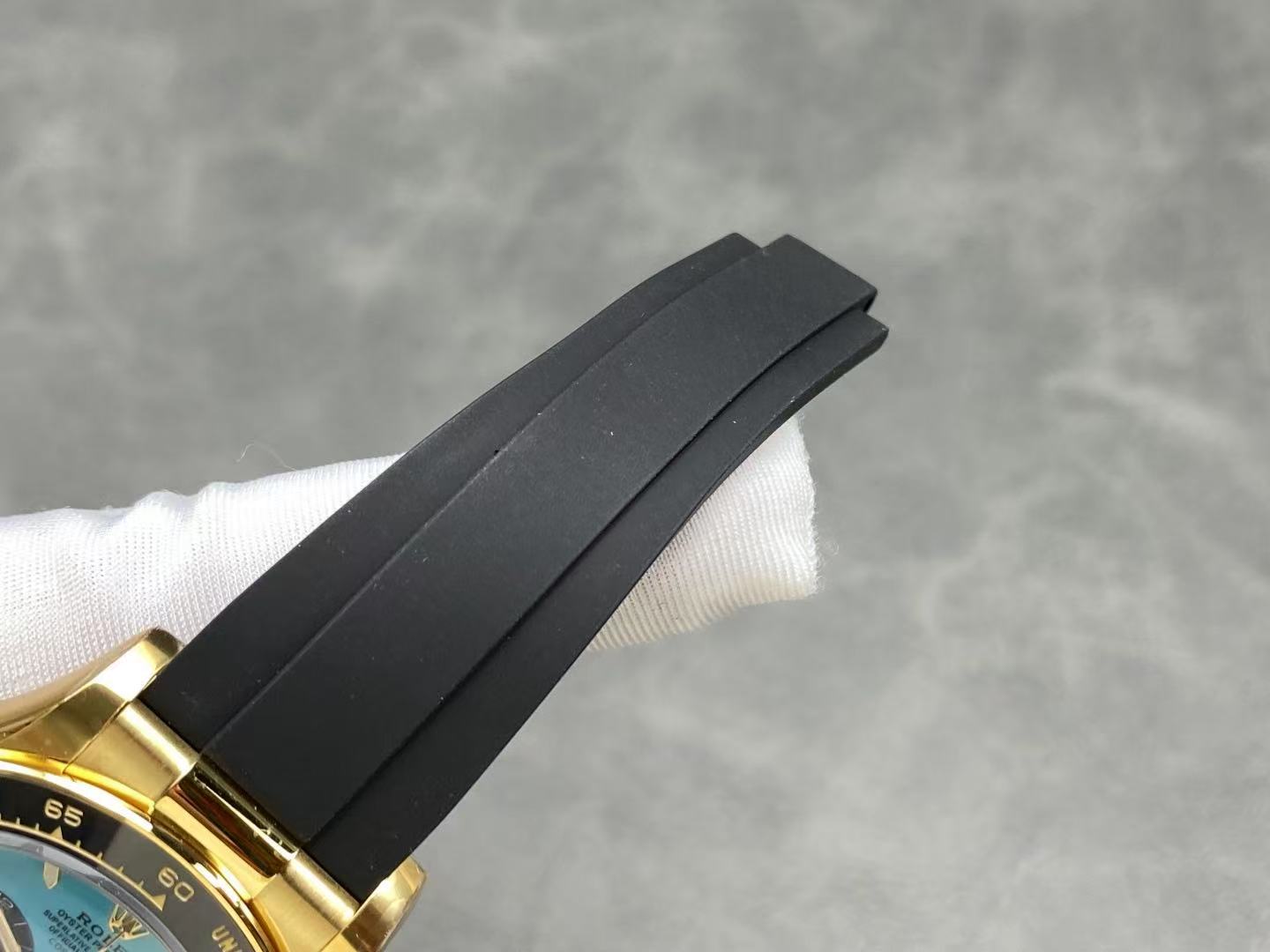 213f0a27aec509b21e1598534a9c487b (1) Superclone Rolex Daytona 40 mm 126518LN Tiffany Dial rubber strap