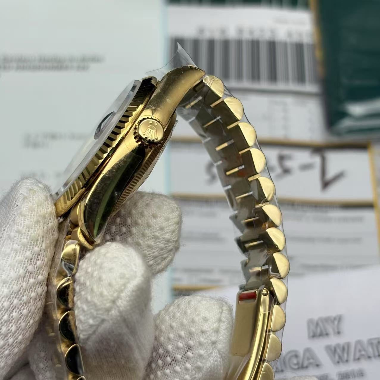 324a4a37e0a7be1570be8ea9fff4a019 Rolex Day Date President Gold Replica - Black Dial - Image 7