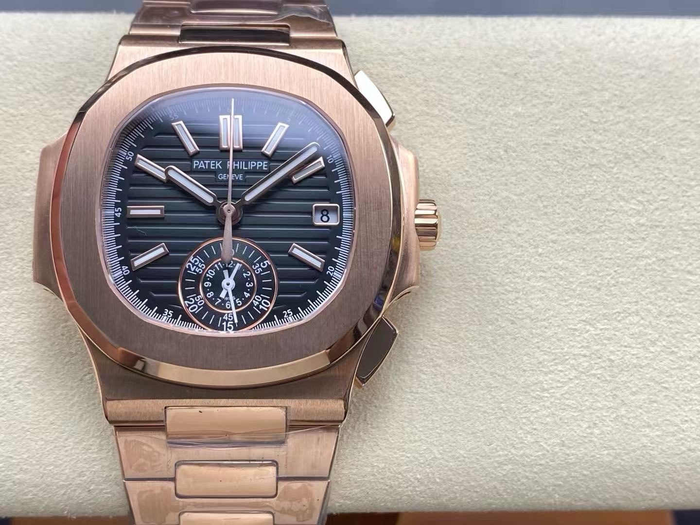 384e318a12edb8d4bdc8c3c16e78c8ca Replica Patek Philippe 5980 - Nautilus Rose Gold - Image 2