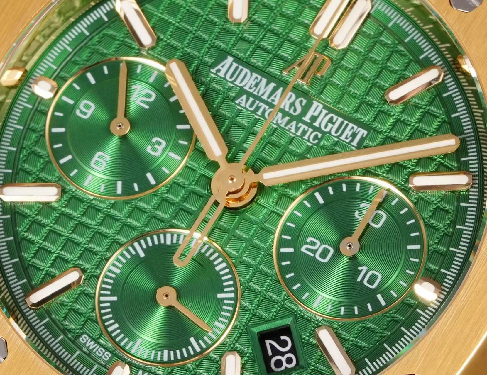 3b255759f70b4c8fee78946e902f2427 Audemars Piguet Yellow Gold with Green Dial Replica - Image 5