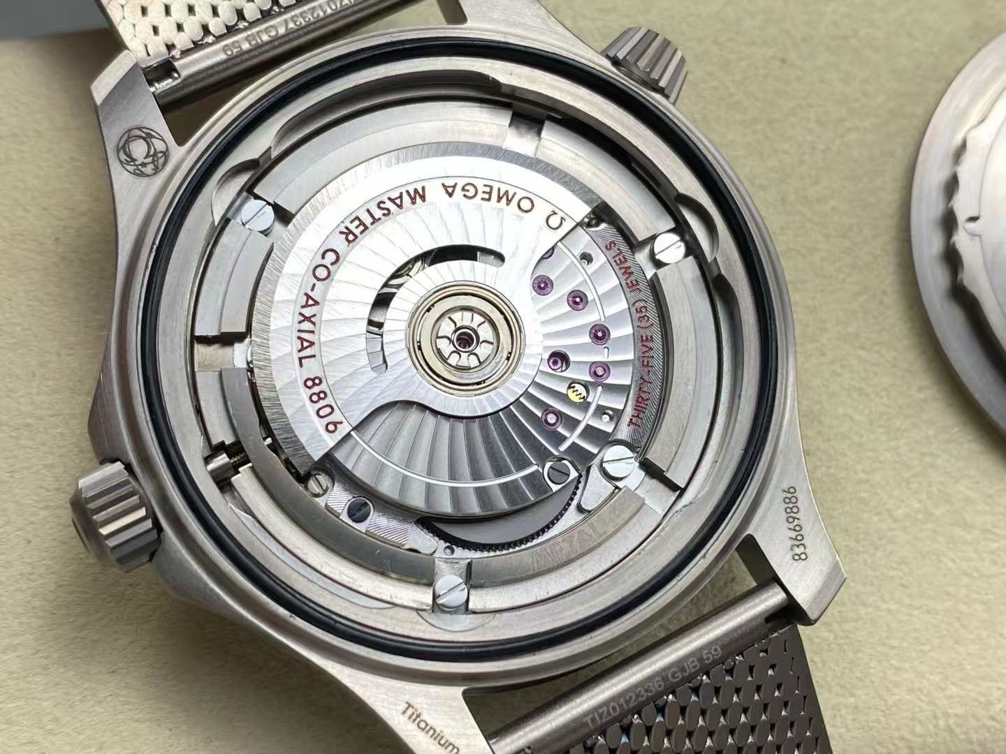 3d086ff2fe36afdda42a483df0dac12b Omega Seamaster NO TIME TO DIE James Bond Replica - El mejor reloj clon suizo - Image 12