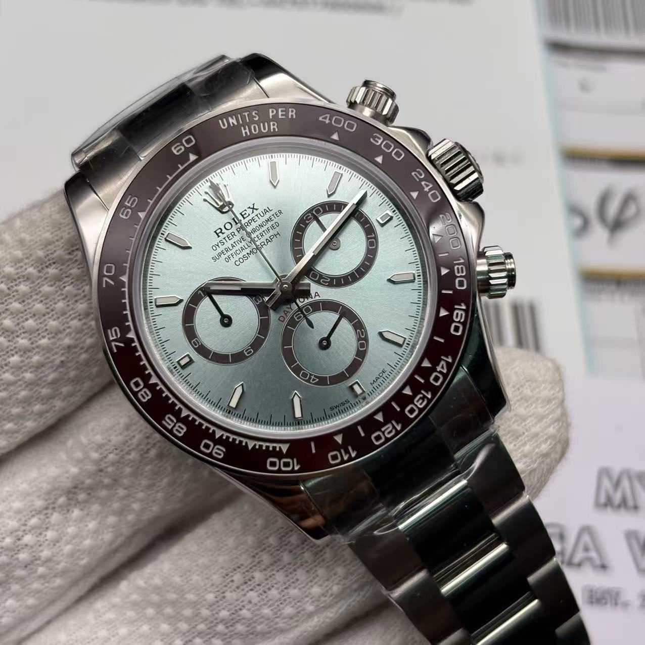 4b8aae15cc42a1b15e6bb8ed8faee821 Close-up of Rolex Daytona replica dial with chronograph subdials and luminous markers