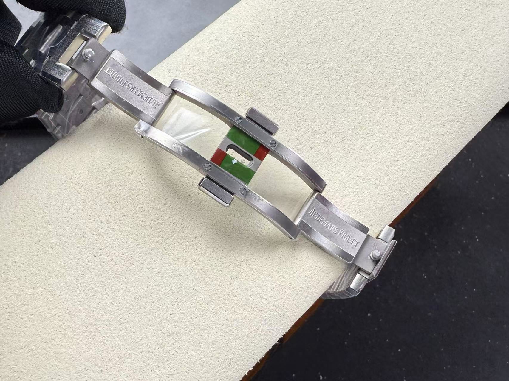 5a66e22f1bd094578100ff7af6e72f86-2 Replica Audemars Piguet Royal Oak Jumbo Extra-Thin Red Dial - Image 9