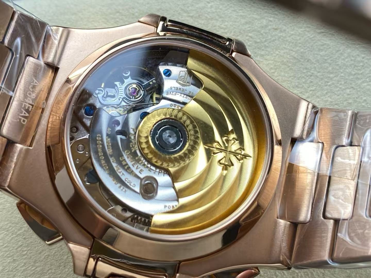 5da1bd4916171065351ab688f04f3d82 Replica Patek Philippe 5980 - Nautilus Rose Gold - Image 5