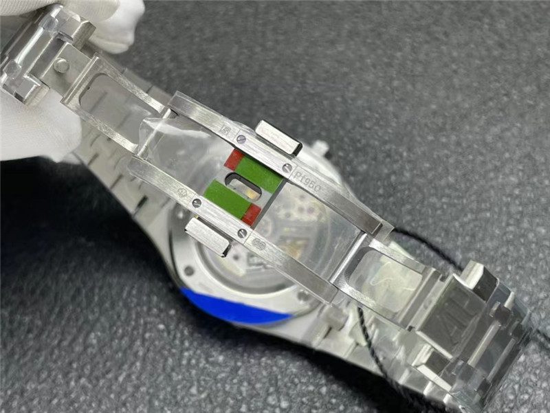 63ed97667f184 Replica Audemars Piguet Royal Oak Green Watch clasp