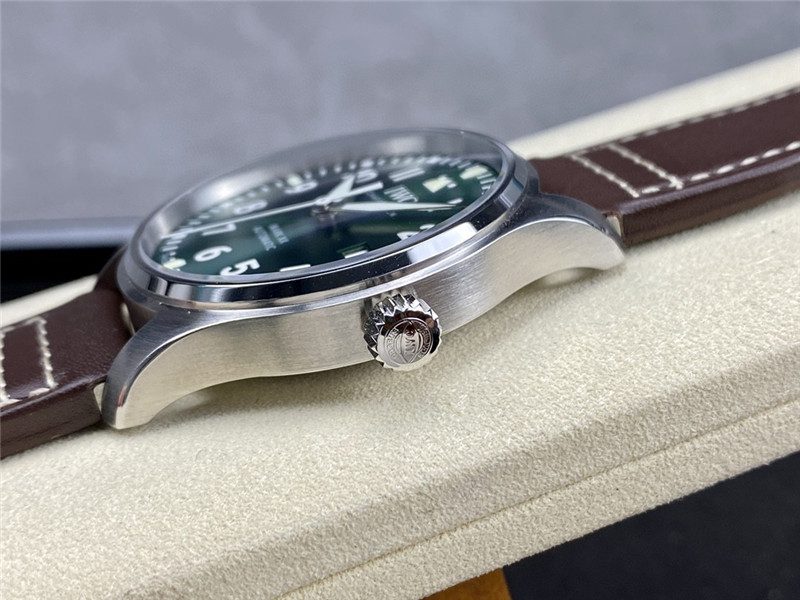 63f57ef02a4b4 Replica Clone IWC Pilot’s Mark 20 Green Watch side crown