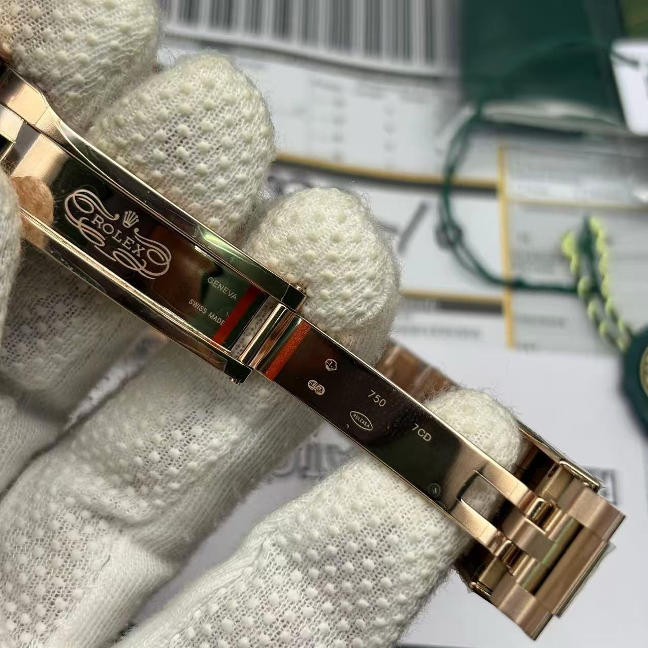 666c4c9c8f9cd034ea9ff9b0370995f0 Rolex Daytona Rose Gold Swiss Made Clone 116505/1 - Image 8