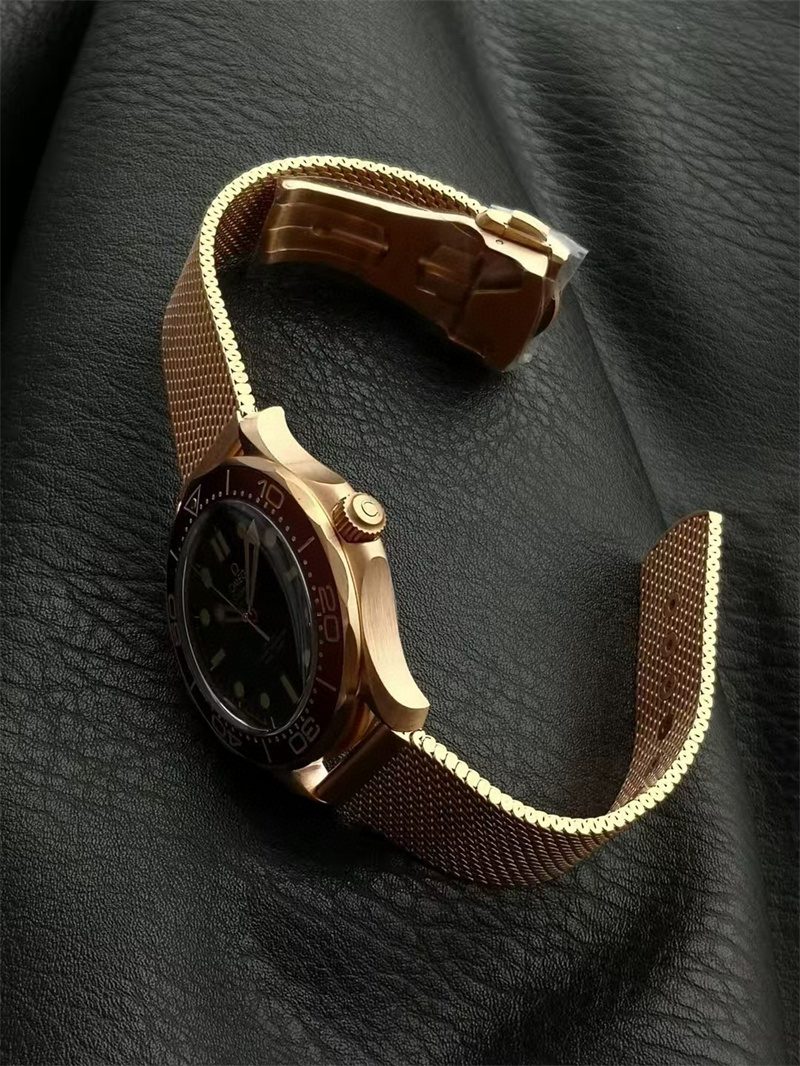 6805c86c037c6 Replica Omega Seamaster 007 Burgundy Watch