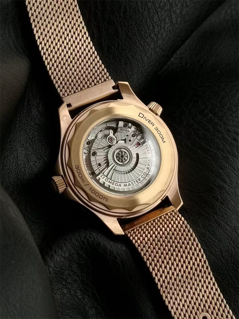 6805c86c6aa83 Replica Omega Seamaster 007 Burgundy Watch