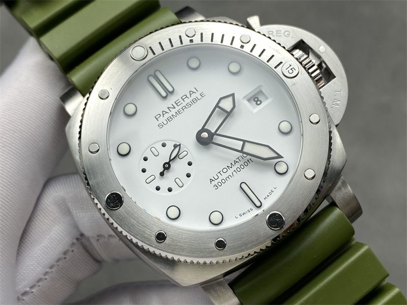 6808561719bd1 Panerai Submersible PAM01226 Green Watch - Image 4
