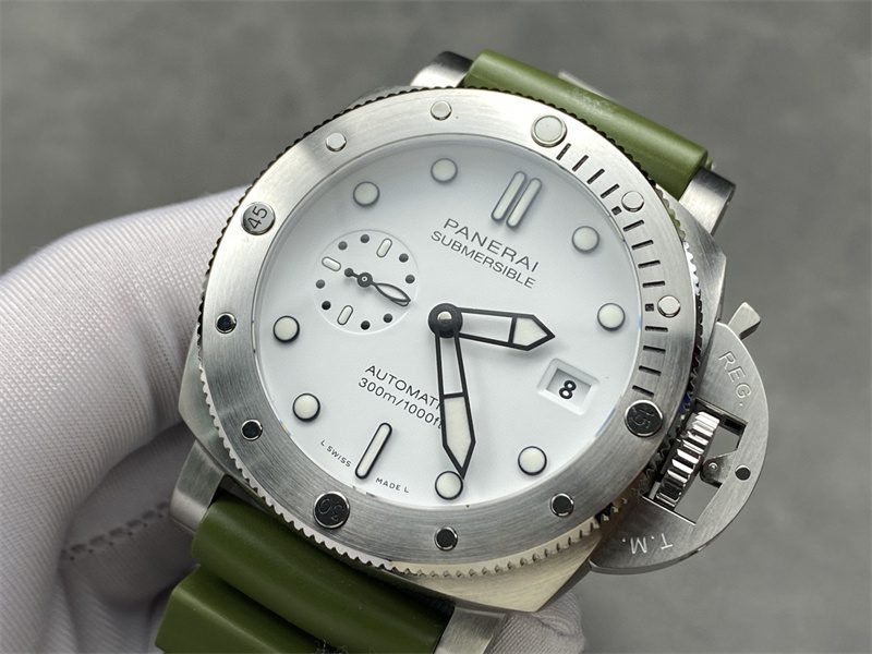 680856175c7c4 Panerai Submersible PAM01226 Green Watch - Image 5