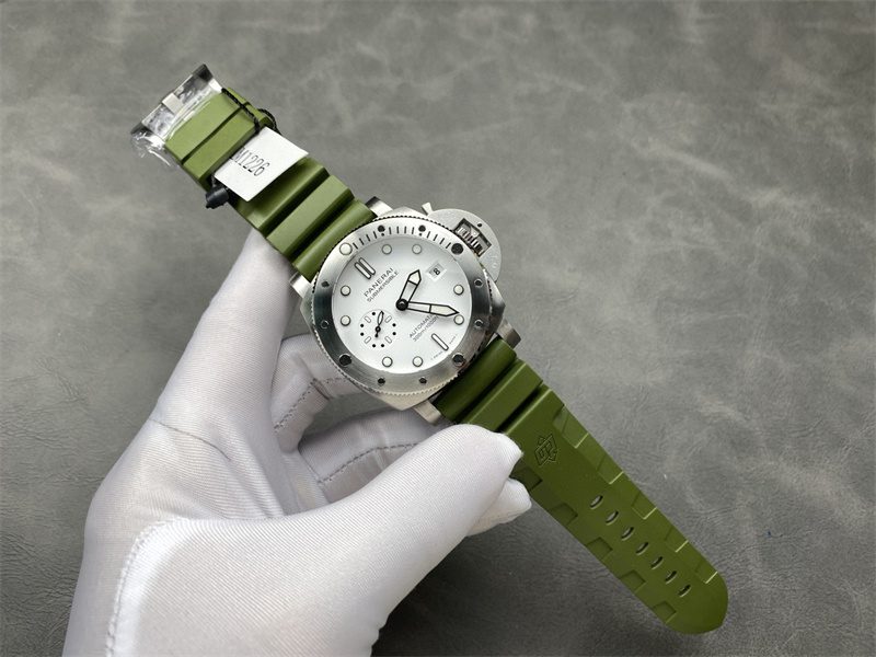 680856177cc0c Panerai Submersible PAM01226 Green Watch - Image 7