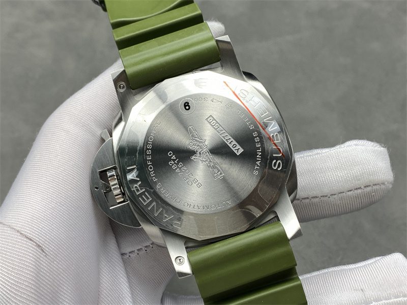 680856180f081 Panerai Submersible PAM01226 Green Watch - Image 10