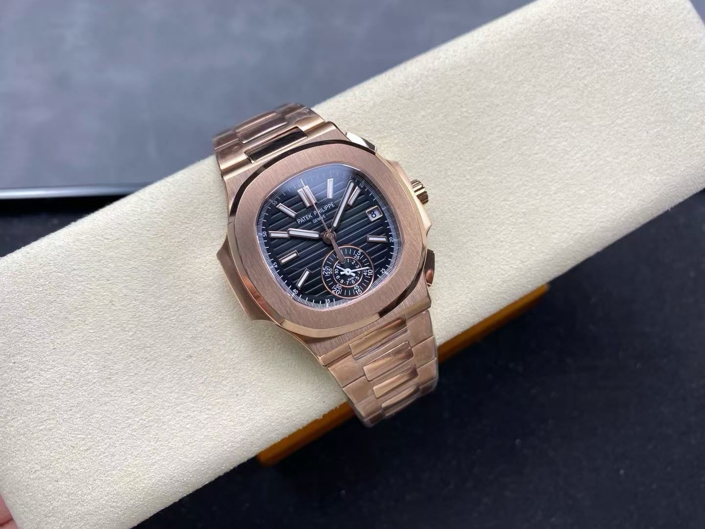 759f8bc1cff799fa9690f2303851371c Replica Patek Philippe 5980 - Nautilus Rose Gold - Image 6