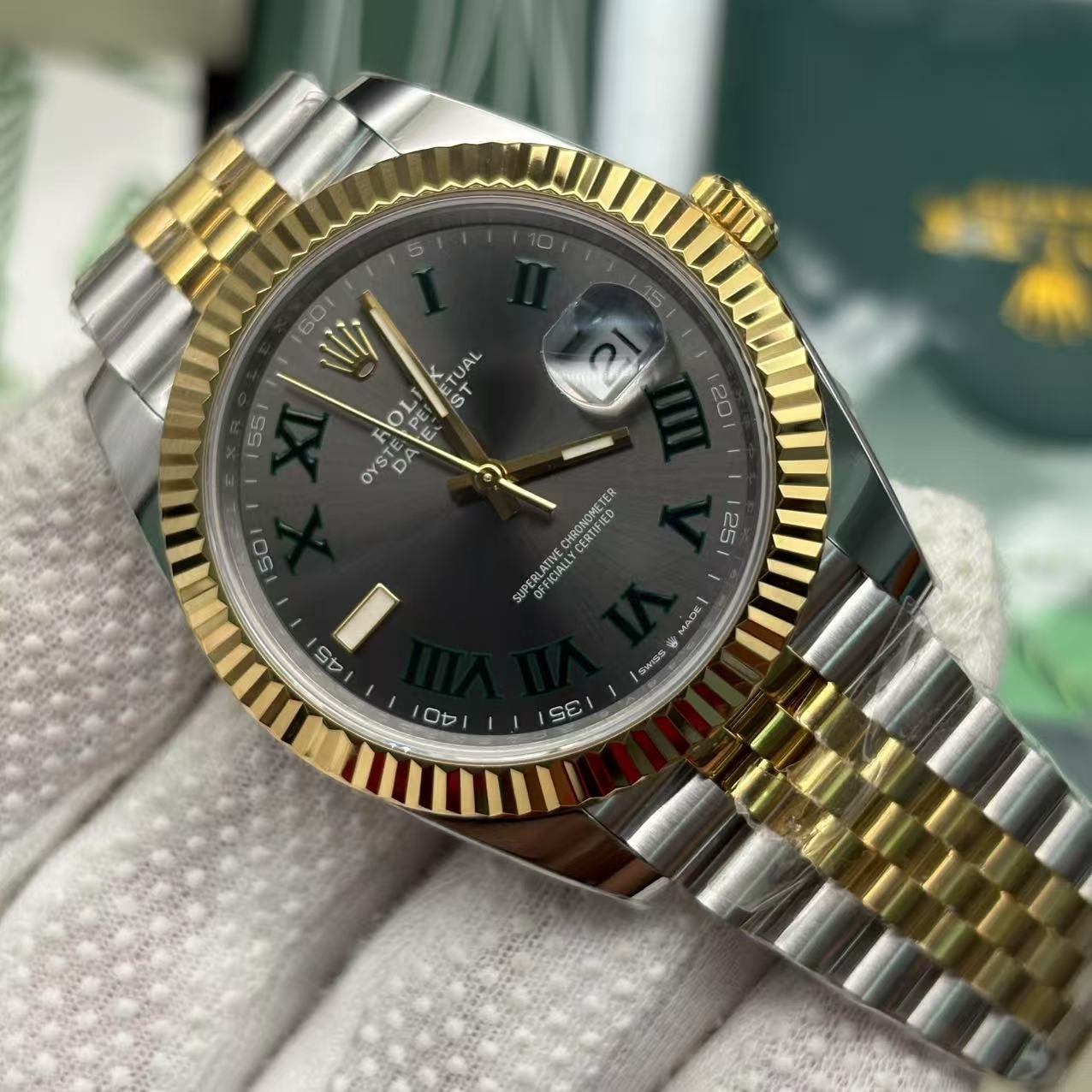 85d60b996d28b44a34f82f86ee04caea Rolex Datejust 126233 Wimbledon Replica - Image 2
