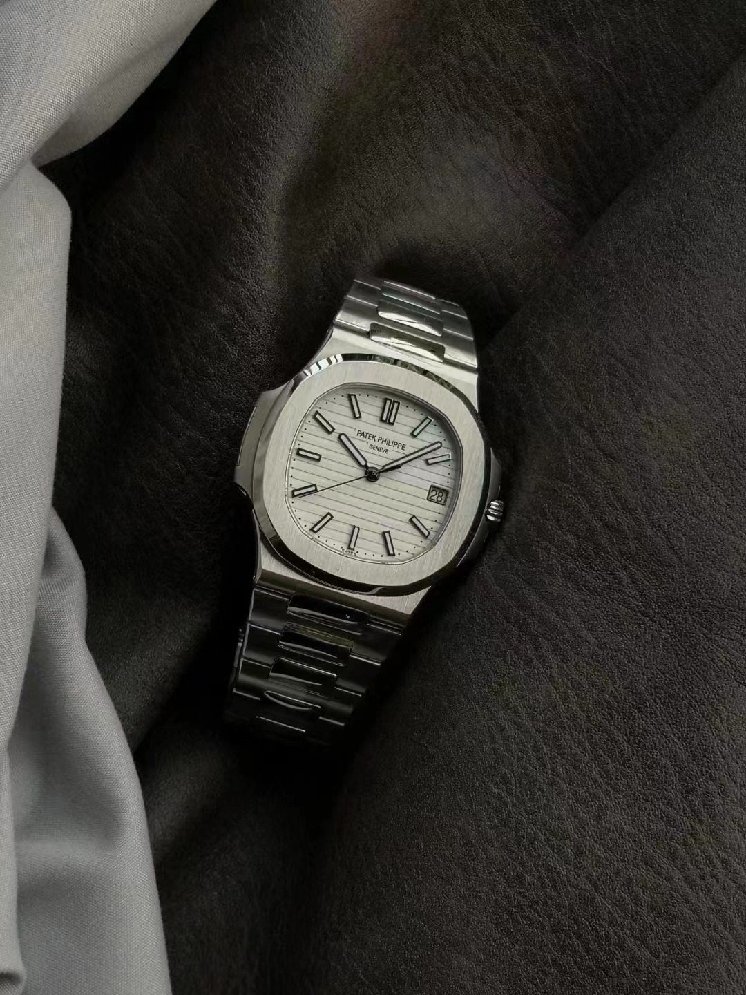 Replica Patek Philippe Nautilus 5711 White Dial Replica Patek Philippe Nautilus 5711 White Dial