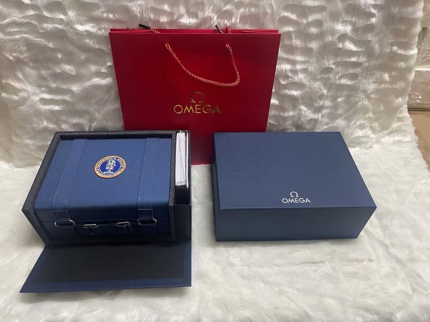 IMG_2040 Omega Snoopy Replica Watch Box