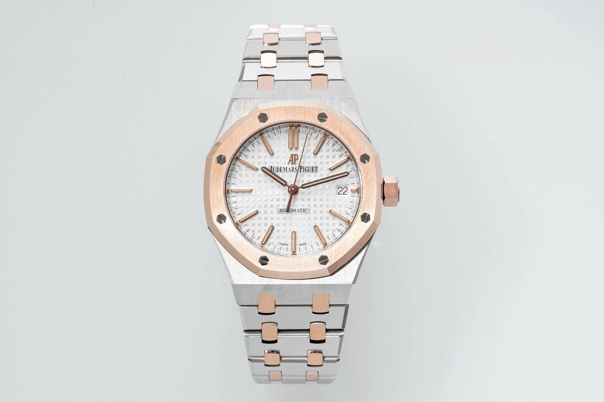 b3f98d5e1174816e1f4080666ea18879 Replica Audemars Piguet Royal Oak Selfwinding Silver 15400SR.OO.1220SR.01 - Image 2