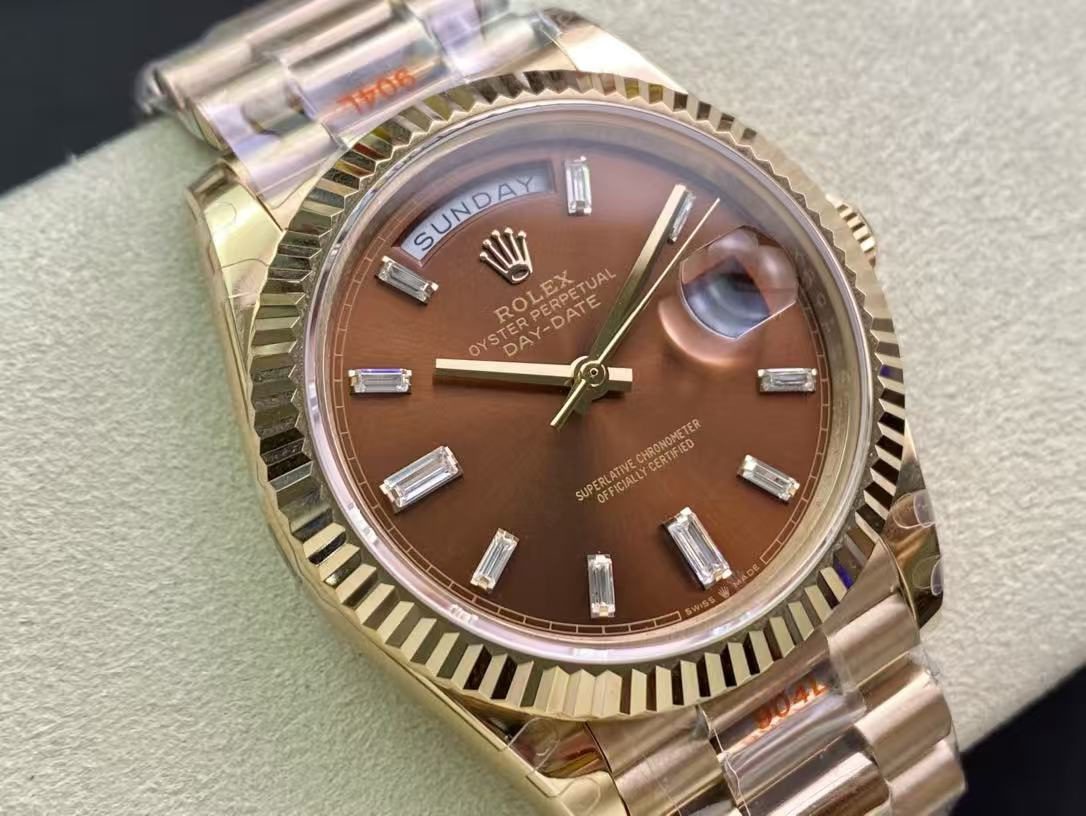 ba376ebe695c907cbbe82e0f268d1623 Rolex Super Clone Day-Date Rose Gold President Strap 40mm - Image 3