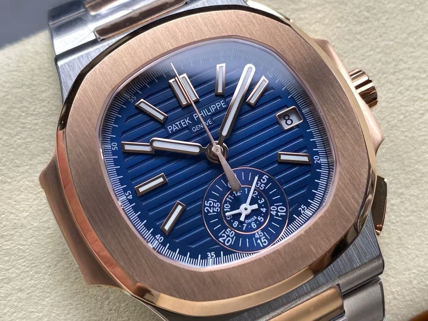 bf3d2e3e01814f442e8454ae425a0ae8 Replica Patek Philippe Nautilus Chronograph Date Two-Tone 5980/1AR-001 - Image 3