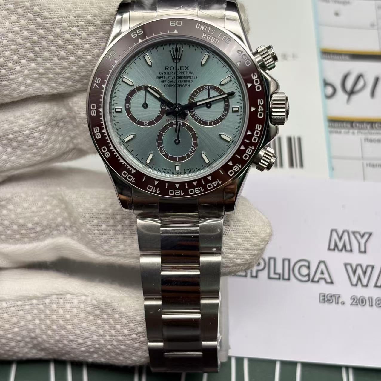 c0b30346e6025de3c9bee09ab53eba78 Stainless steel Oyster bracelet with polished center links and folding clasp on Daytona replica