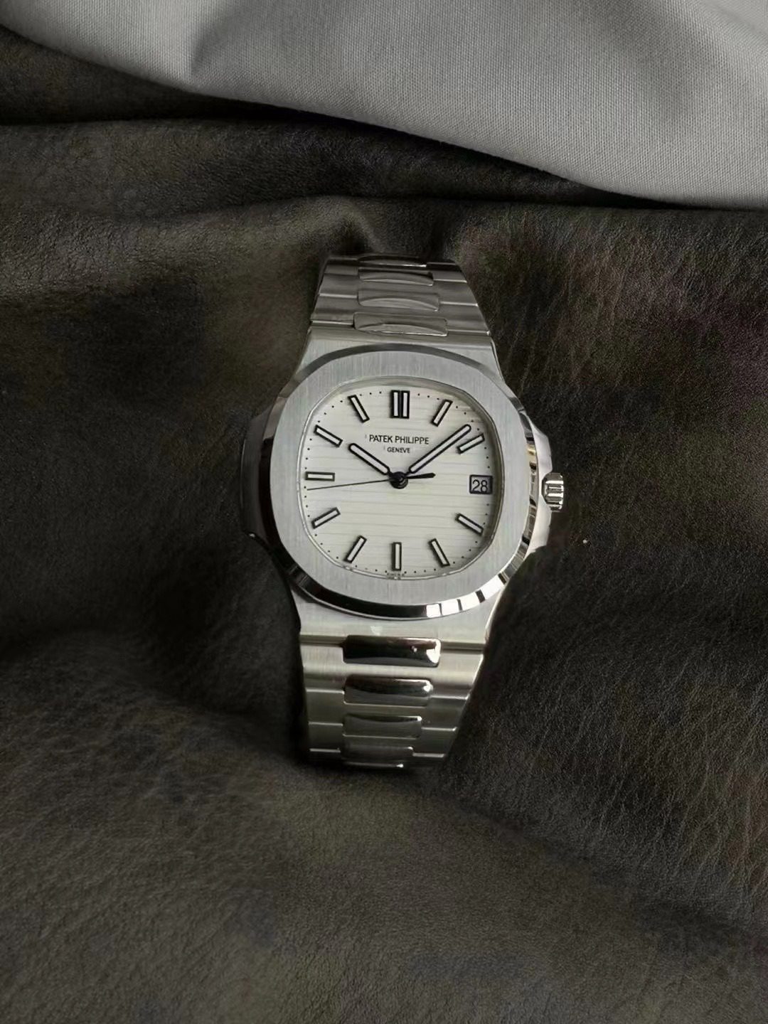 Replica Patek Philippe Nautilus 5711 White Dial Replica Patek Philippe Nautilus 5711 White Dial