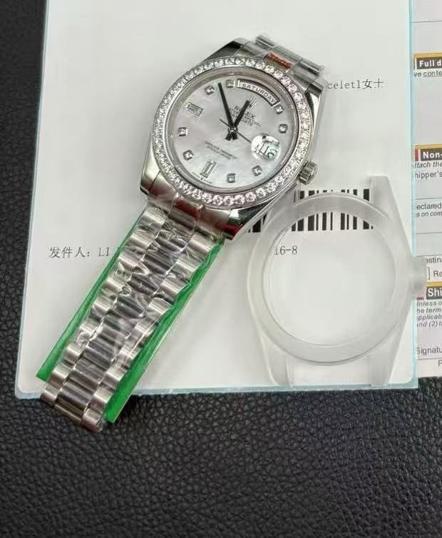 c95fb3150f2588693232260481d2a89d Rolex Day-Date White Shell Dial Diamond Replica - Image 2