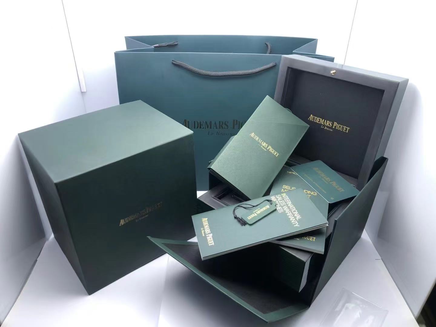 e1d739379edd21b7588c291c9760e7a8 Best Swiss Clone Audemars Piguet Watch Box With Papers