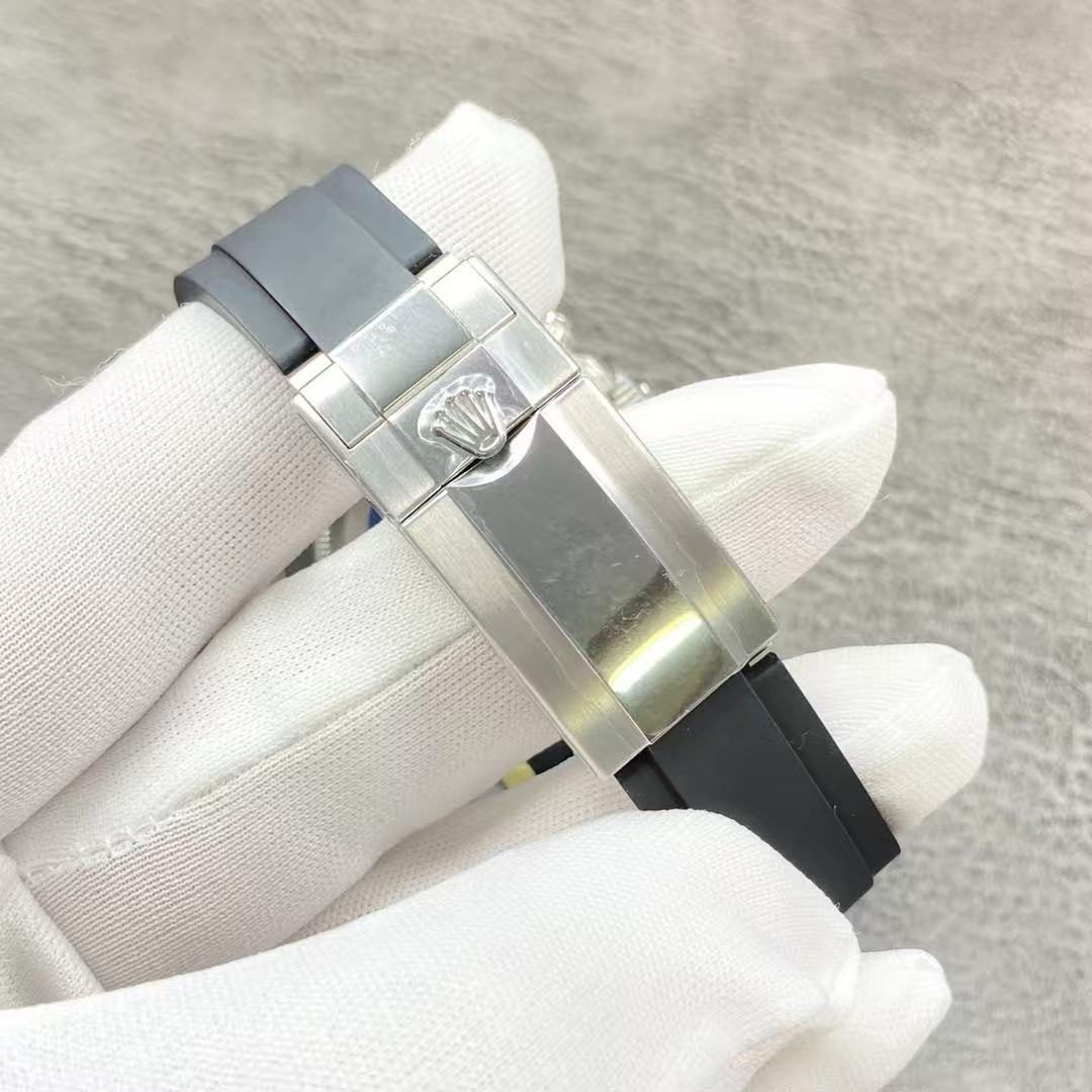 ef8494be599bc7fd63718f339a651711.jpeg Replica Rolex Daytona Diamond Bezel White Gold Automatic Black Dial - Image 8