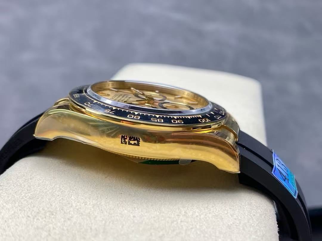 f2aea8c6d4224b31890976a4a86badd0 Superclone Rolex Daytona Golden Dial 126518LN - Image 6