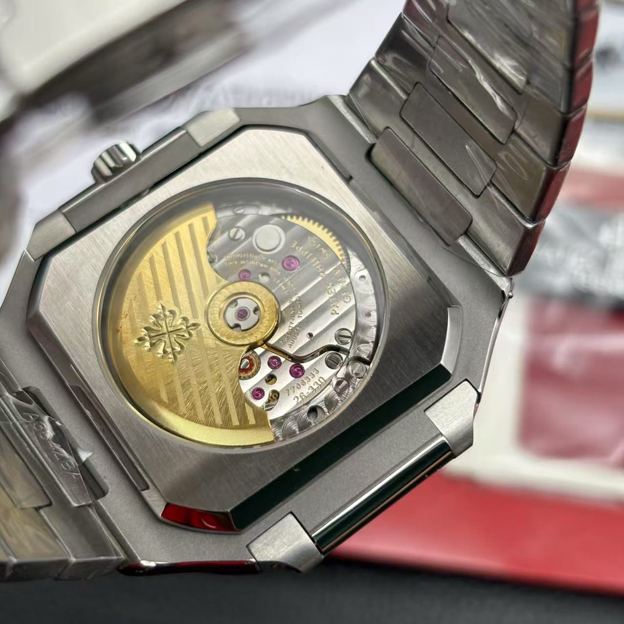 f41fc423249dd26e58bd2321cc917e97 Replica Patek Philippe Cubitus 2025 Model - Best Copy - Image 5