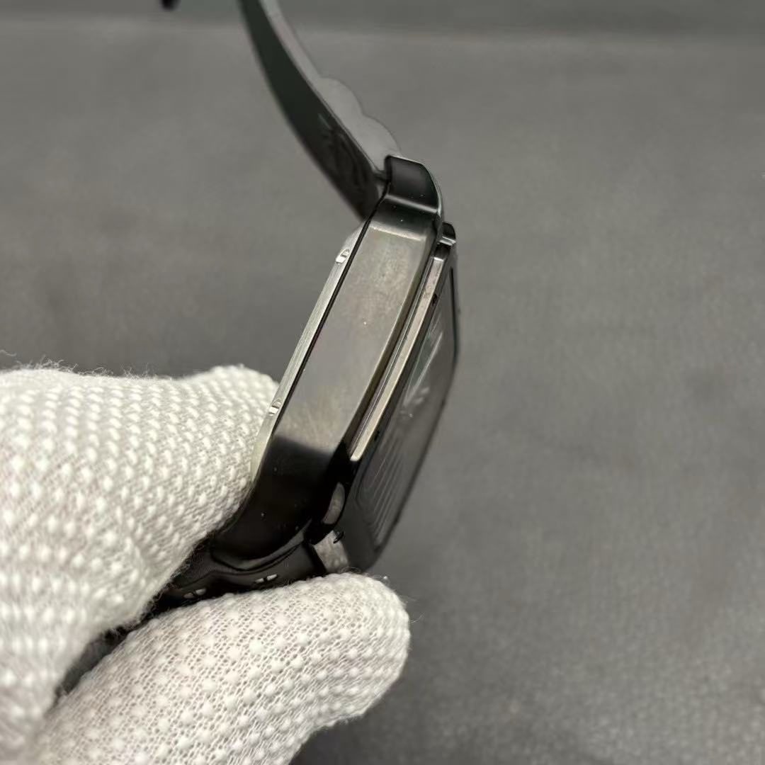 fd53b0da055cbea35c0e89424d0848c5 Cartier Santos Full Black Replica De Cartier Watch