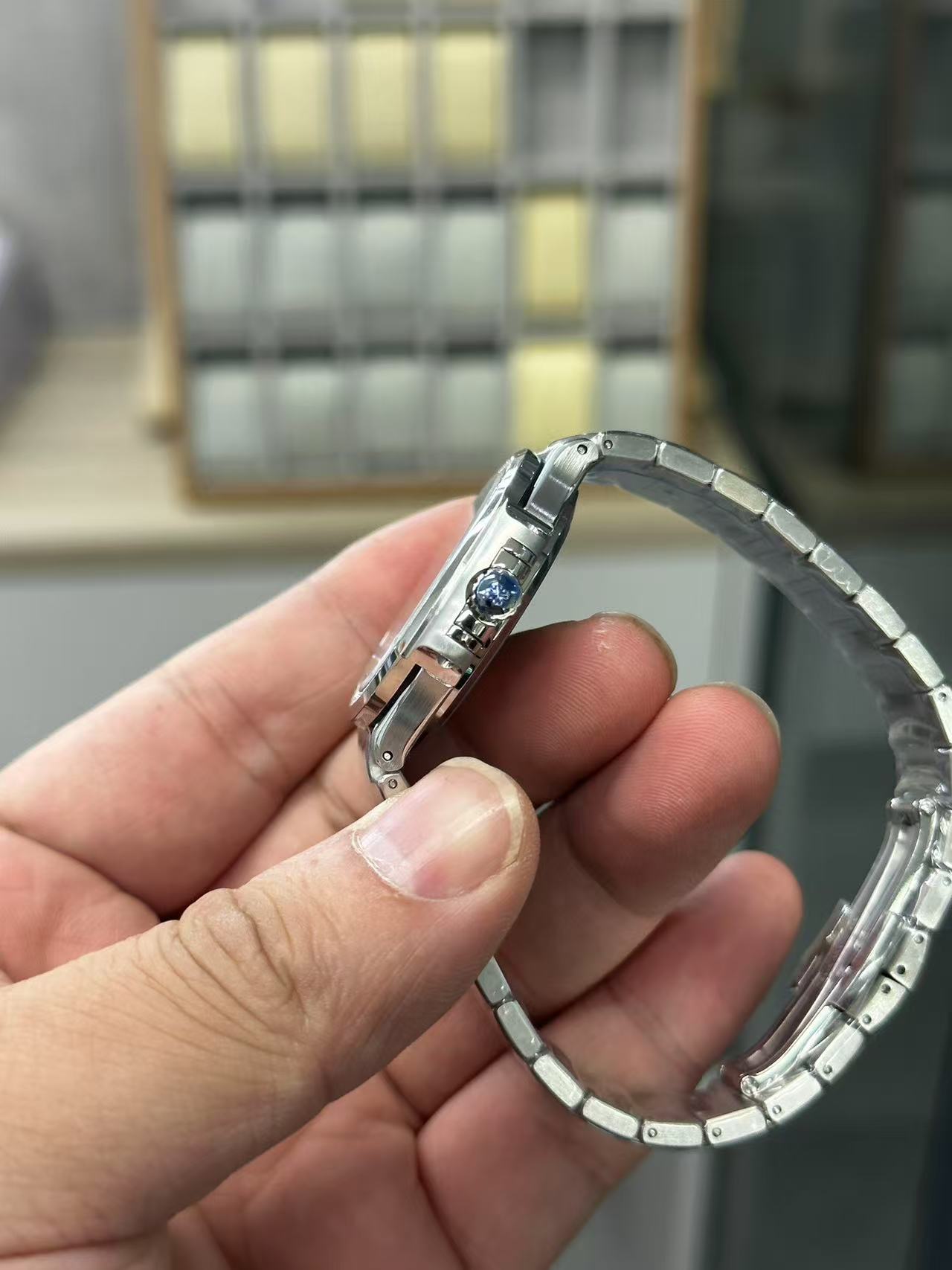 12fcfe3b8215cc5c55ee31f4a8fdf7e6 Swiss made Replica Patek Philippe Nautilus 7018 - Image 4