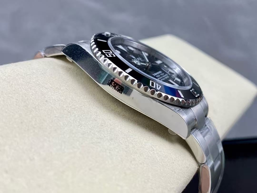 65c0e6e4eb16e5e5ec46fbeb69324926 Rolex Submariner Date 41mm ( 2025 ) 126610NL Replica - Image 5