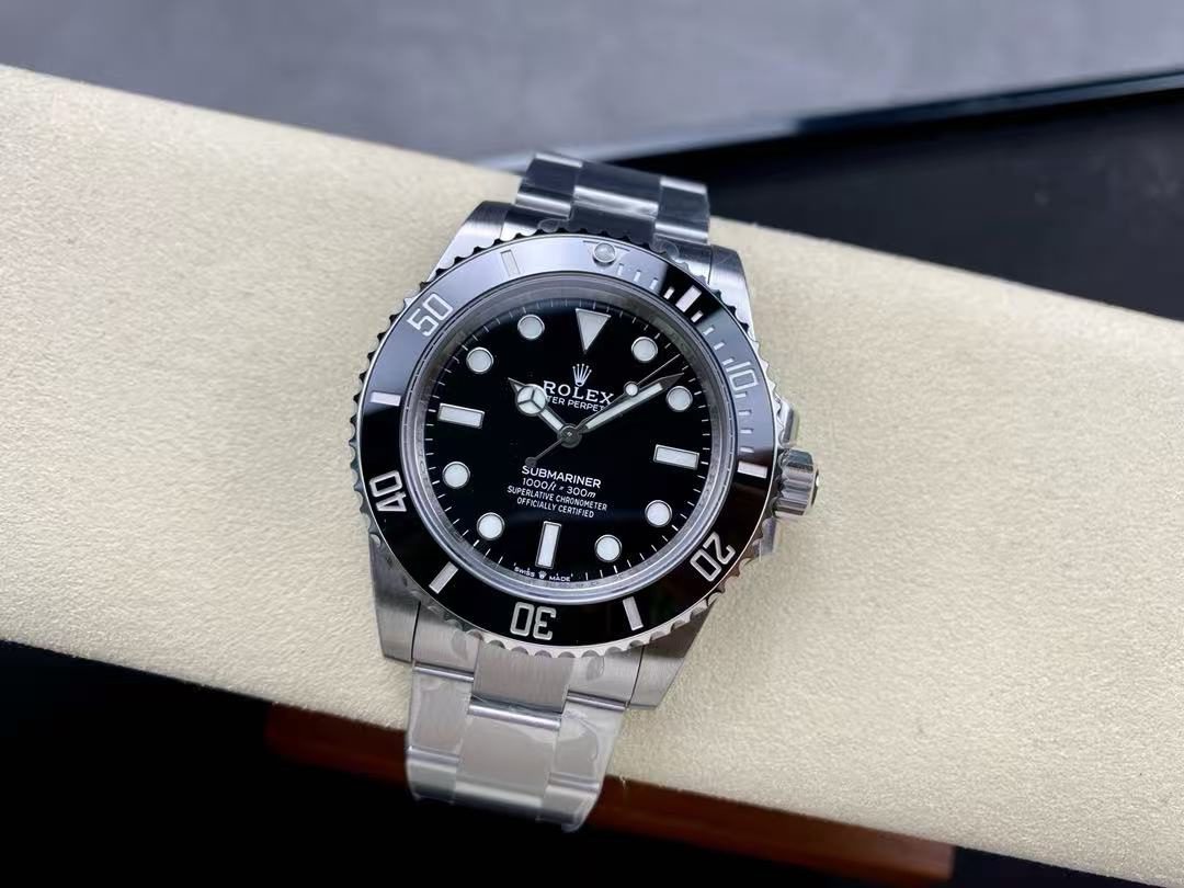 be3efae46bd10ac82597ba2976c12d4e Rolex Submariner Date 41mm ( 2025 ) 126610NL Replica - Image 4