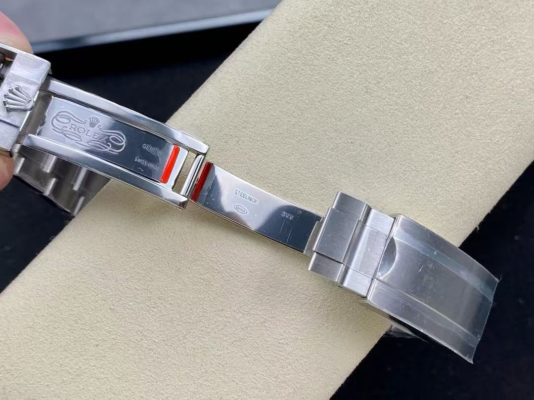 c886942d69a489662d71c19d0c2e49d8 Rolex Submariner Date 41mm ( 2025 ) 126610NL Replica - Image 9